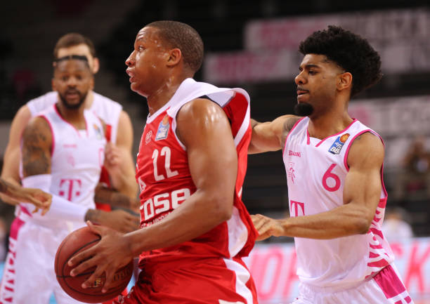 他在赛后采 他在赛后采